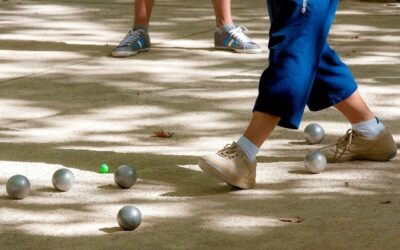 La pétanque déboule dans les activités « tendance ».  