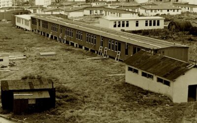 Une enfant dans un camp de relogement au Havre. 